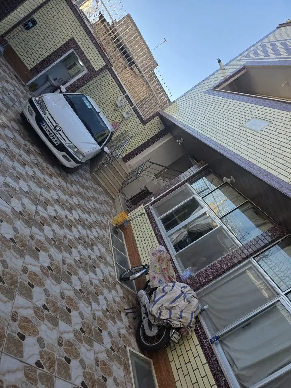 منزل دو طبقه بیستجان