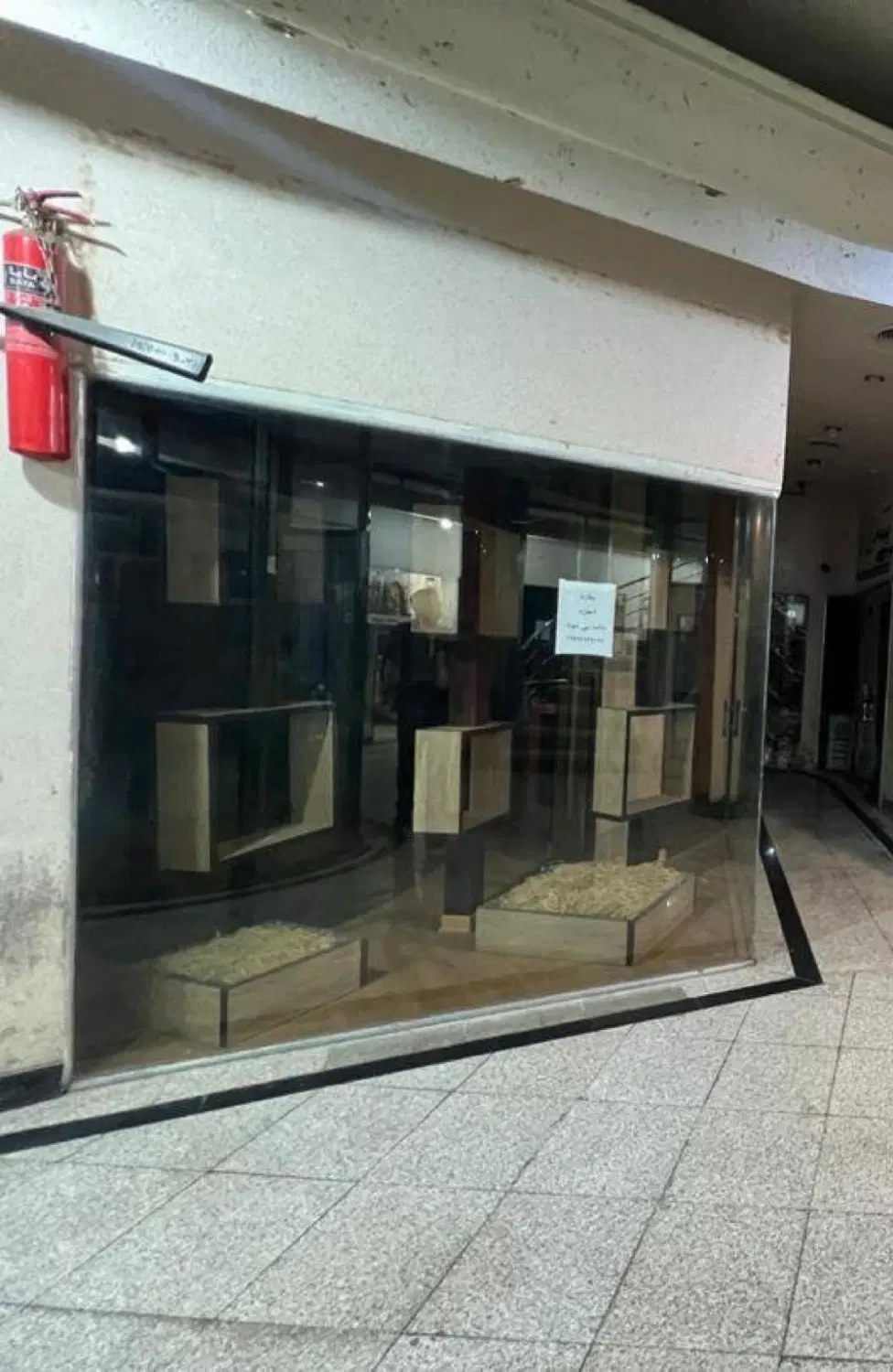 یک باب مغازه در پاساژ سلسبیل به فروش میرسد