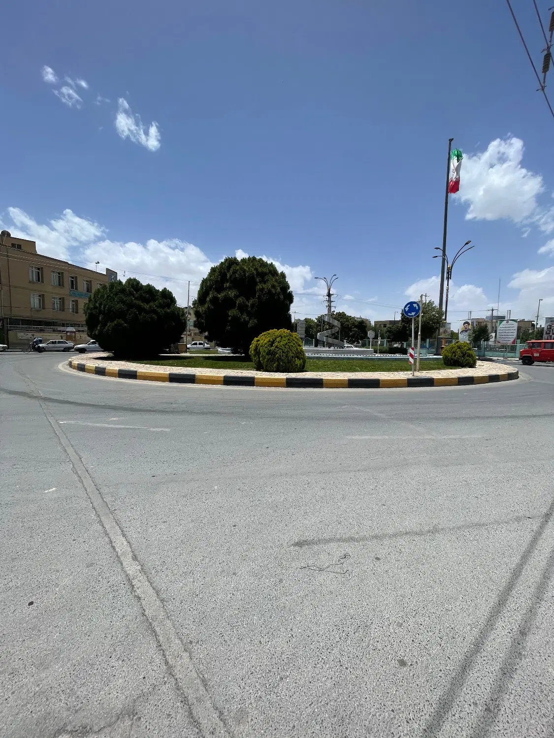 مغازه تجاری میدان کلیشاد