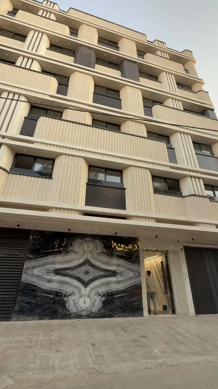 اجاره آپارتمان ۱۴۰ متری دو خوابه چهار باغ بالا