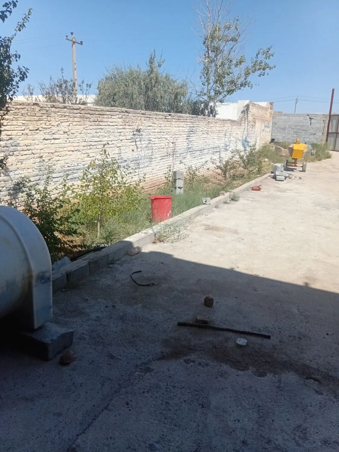 سالن کارگاهی و انباری