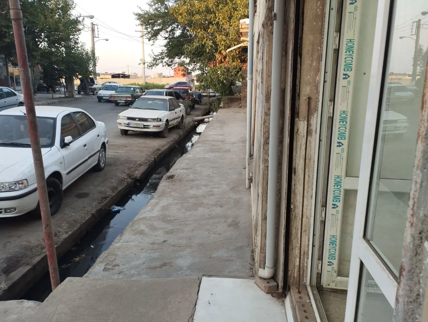 مغازه تجاری خیابان اصلی آزادگان