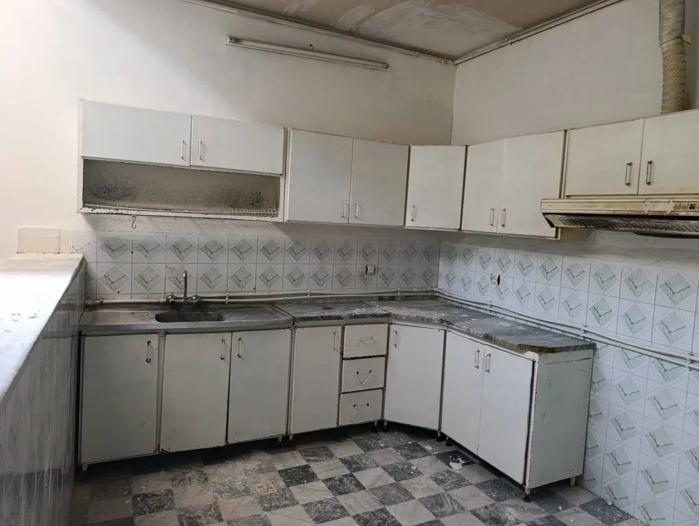 ویلایی یک طبقه ماشین رو