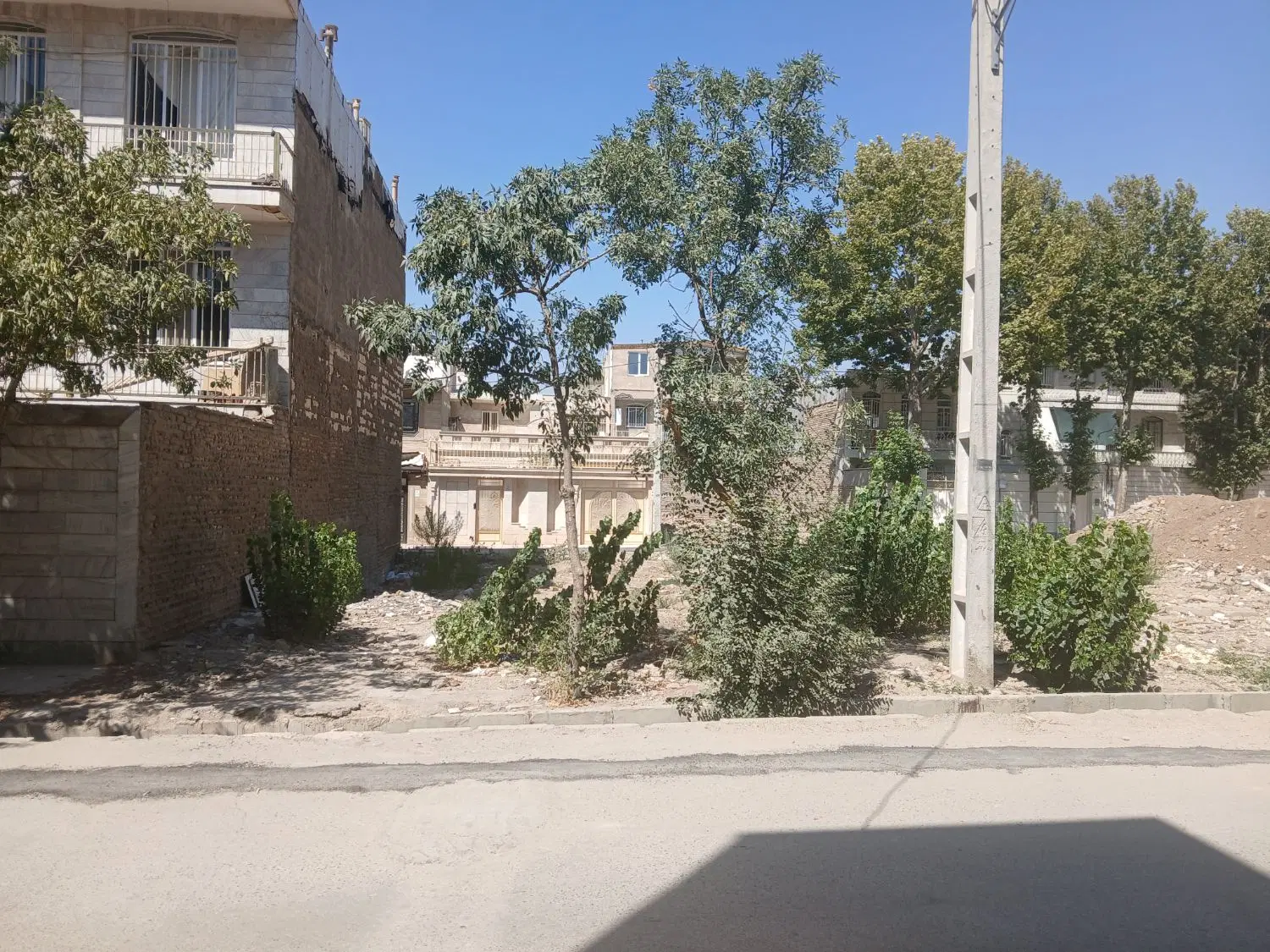 فروش زمین 180 متری کمپینگ با جواز پیلوت و 5 طبقه