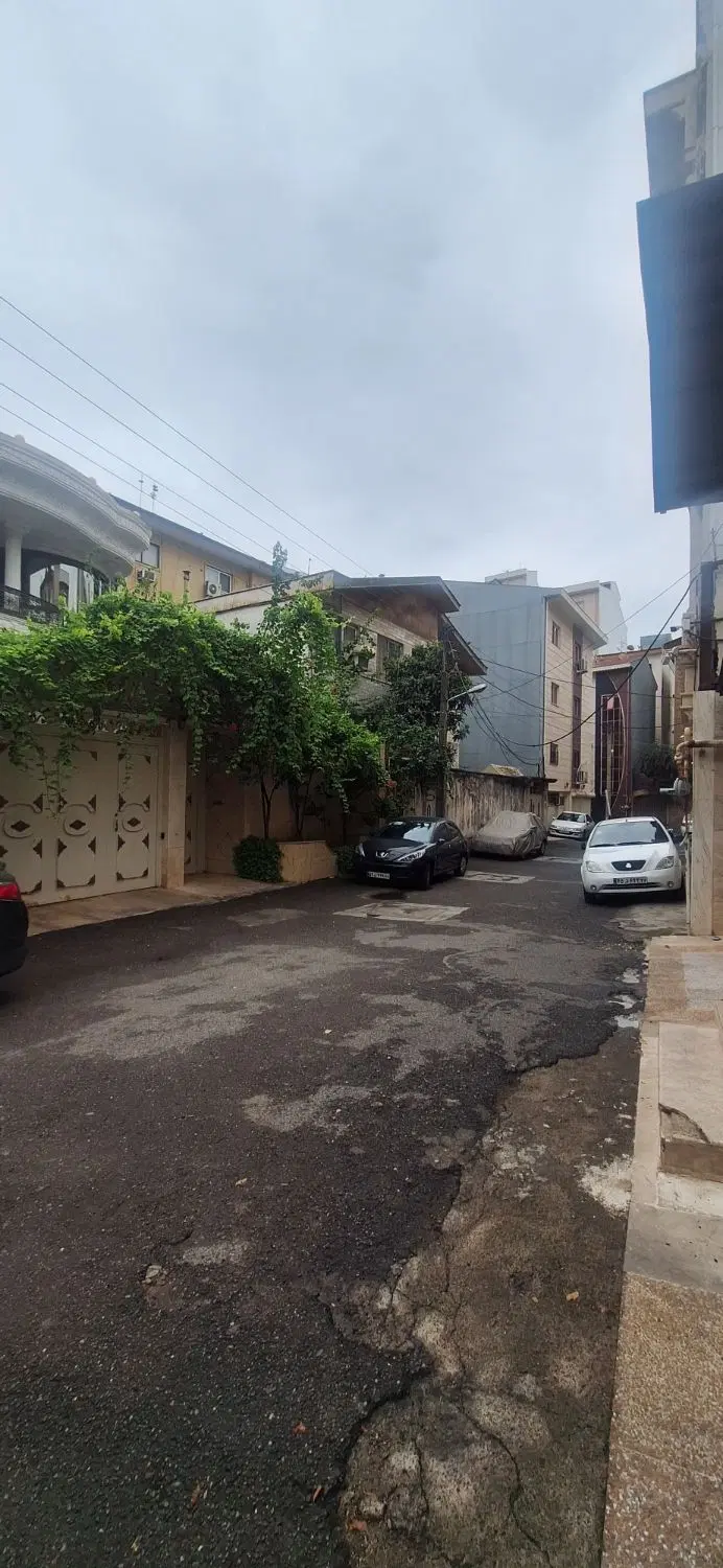 ویلایی  ۱۳۵ متر میدان لاکانی