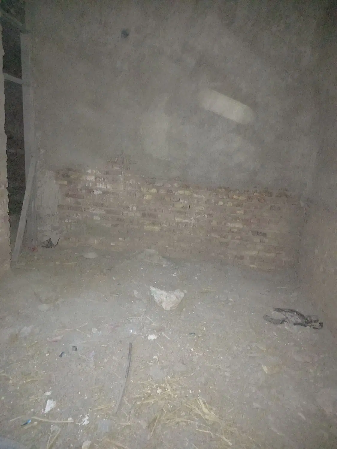 منزل ویلایی نیم کاره  محمدی پشت شهرداری