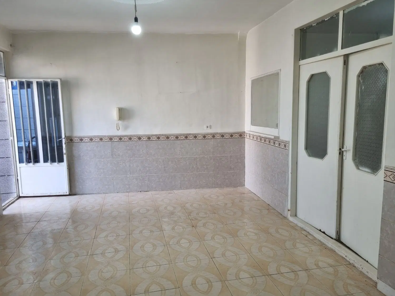 یک واحد خانه در شریف آباد خ مهاجرانی باهنر۸