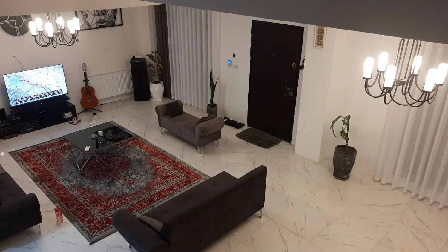 ۲۱۰ متر زمین ۴۰۰ متر بنا در ۴ طبقه با استخر و روف