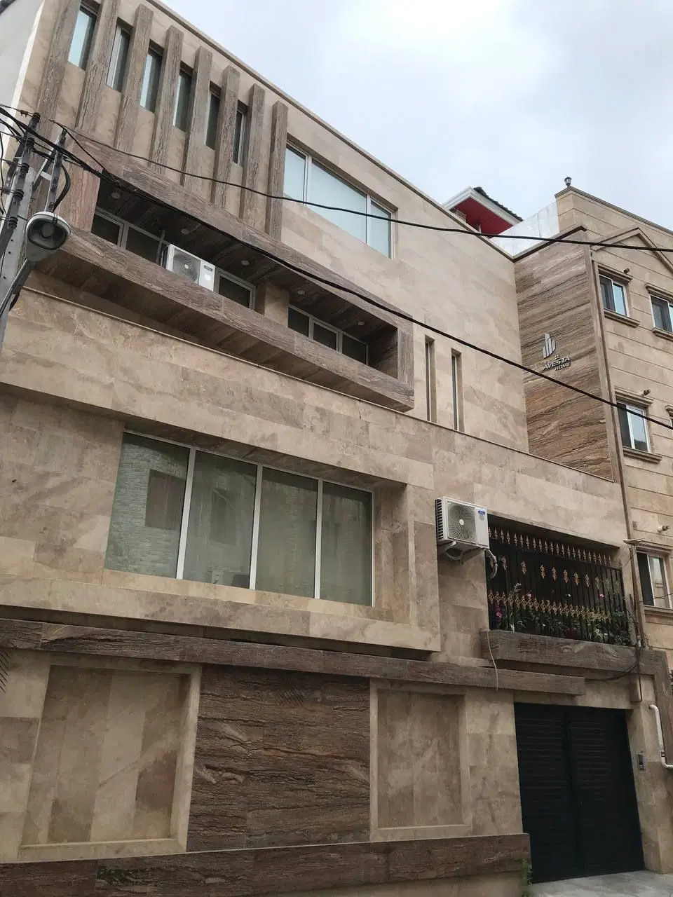 ویلا تریبلکس فول با استخر و سونا و سالن ورزش