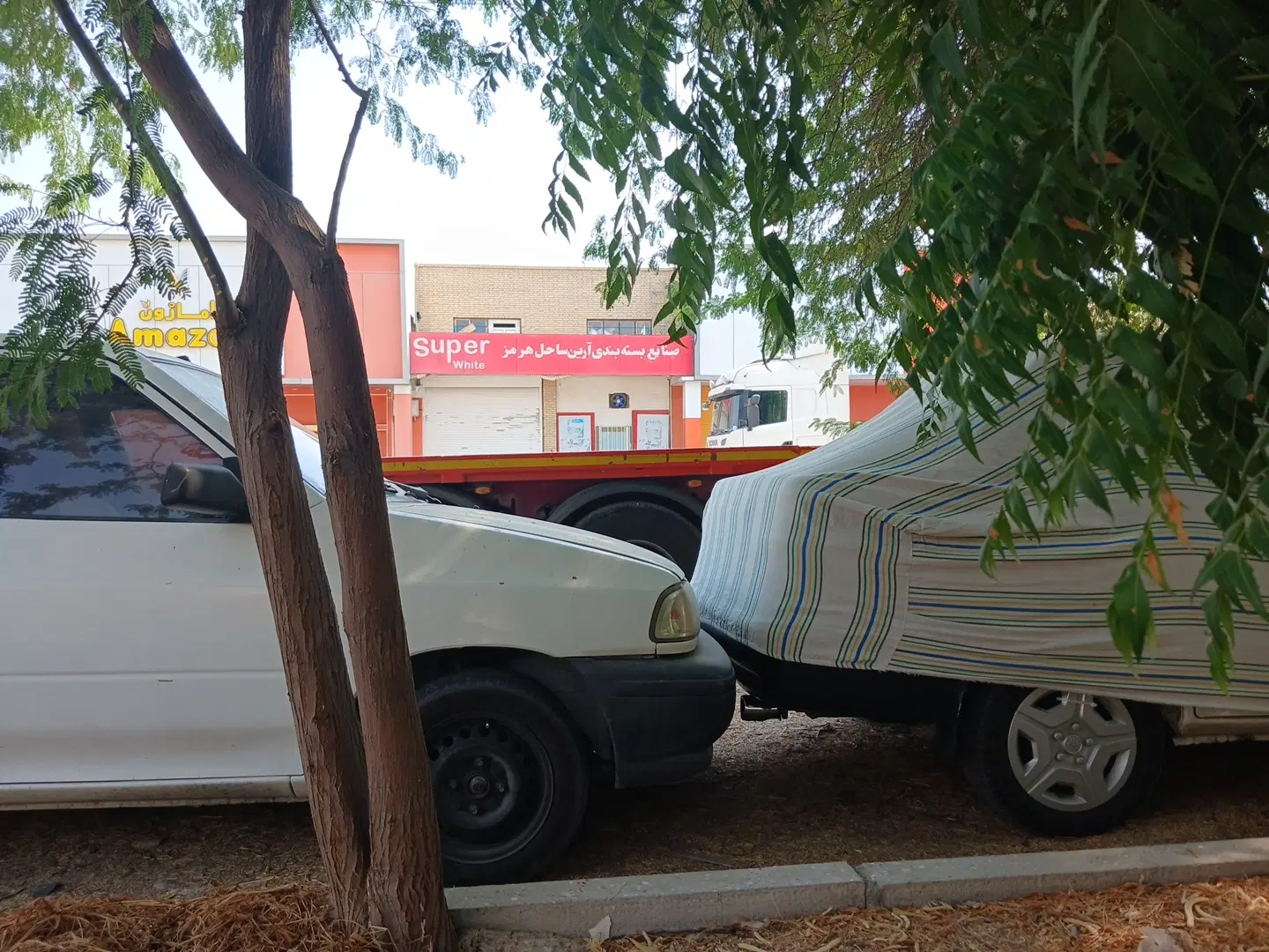 ملک زمین تجاری مسکونی