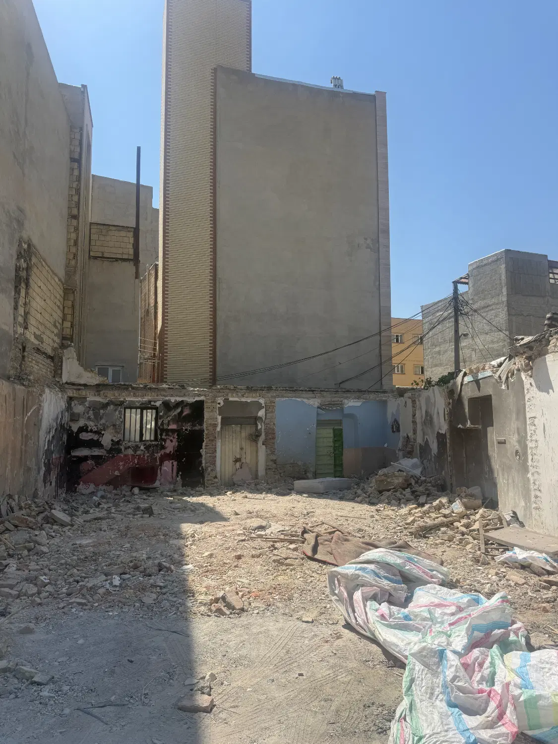 قطعه دو کله در جاده ایل گلی با پروانه ساخت