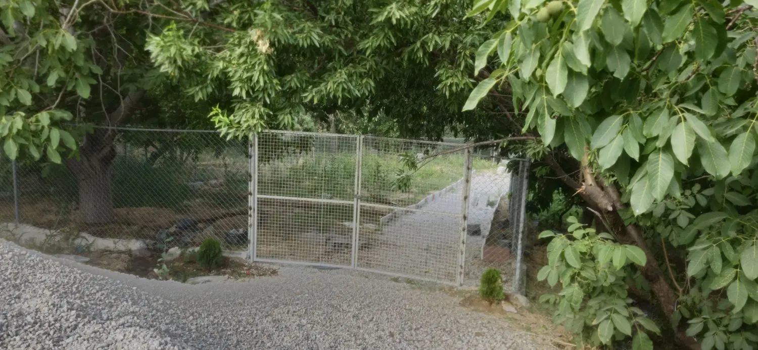زمین لب اب
