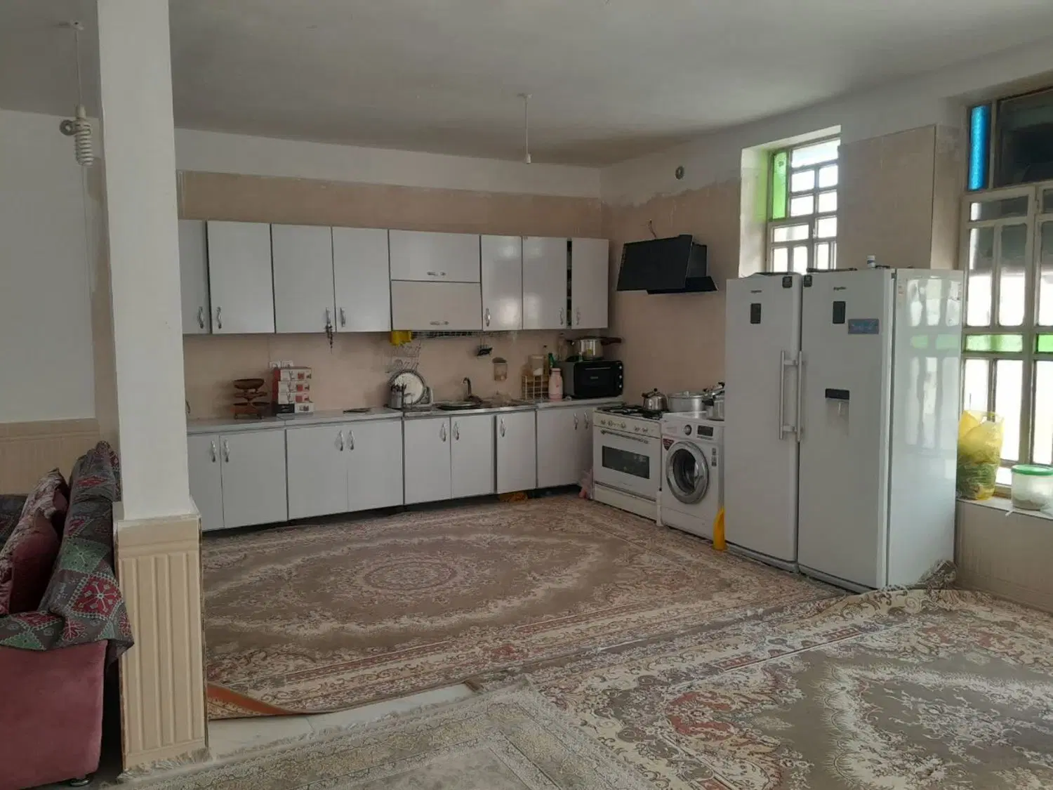 خانه ۲۰۰ متری همراه مغازه