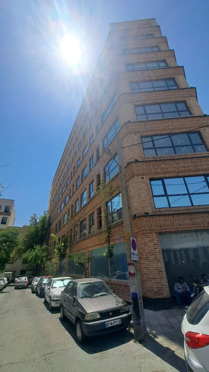 ۸۰متر همکف اداری نزدیک خیابان اصلی پاخور بالا