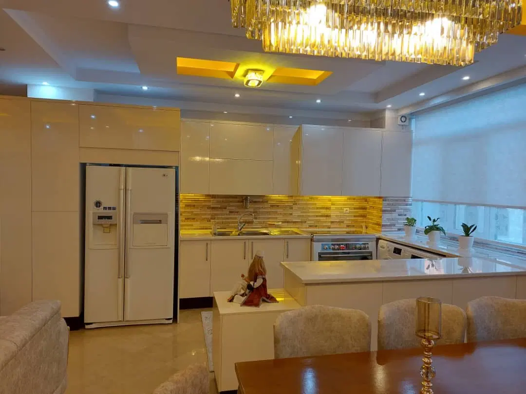 ۸۲ متر ۲ خ با پارکینگ و آسانسور و انباری و بالکن