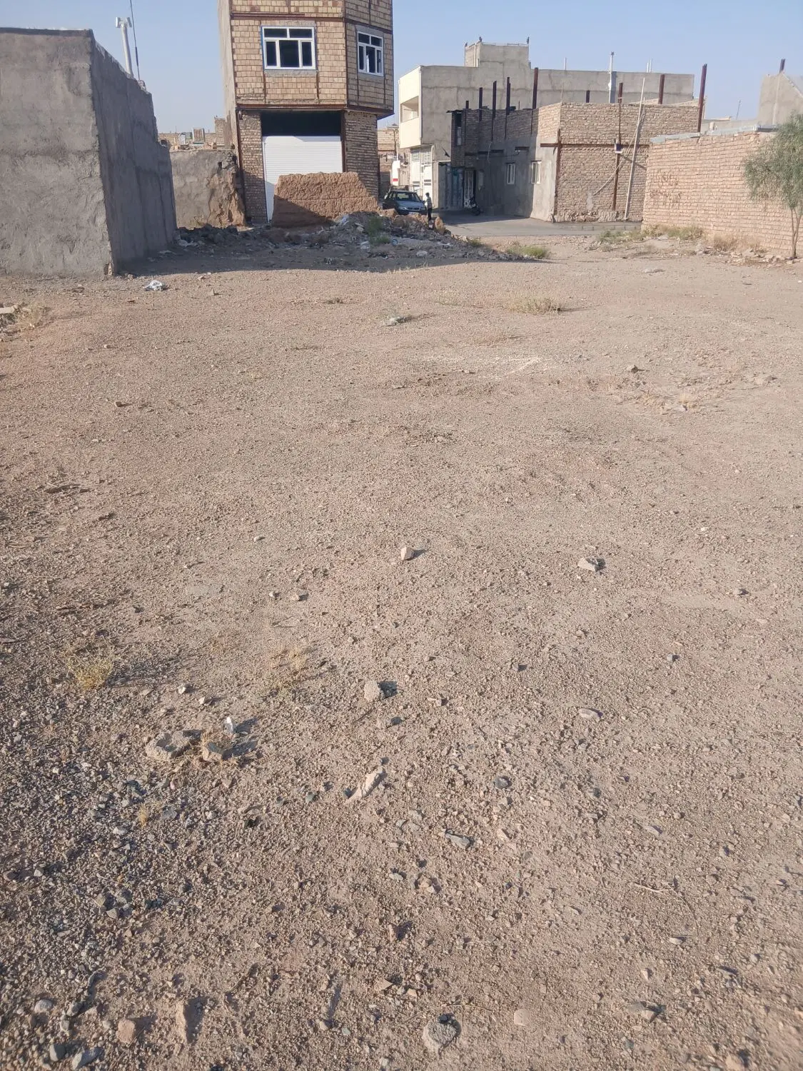 زمین فروشی