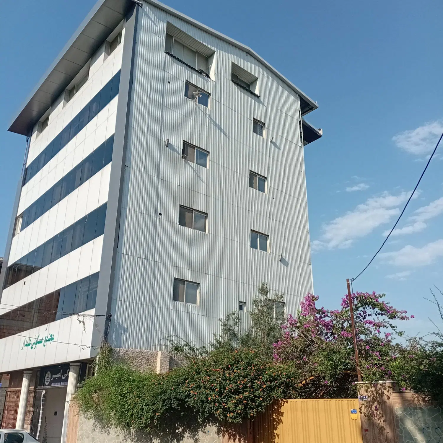 ۹۸ متر اپارتمان لوکیشن زندگی