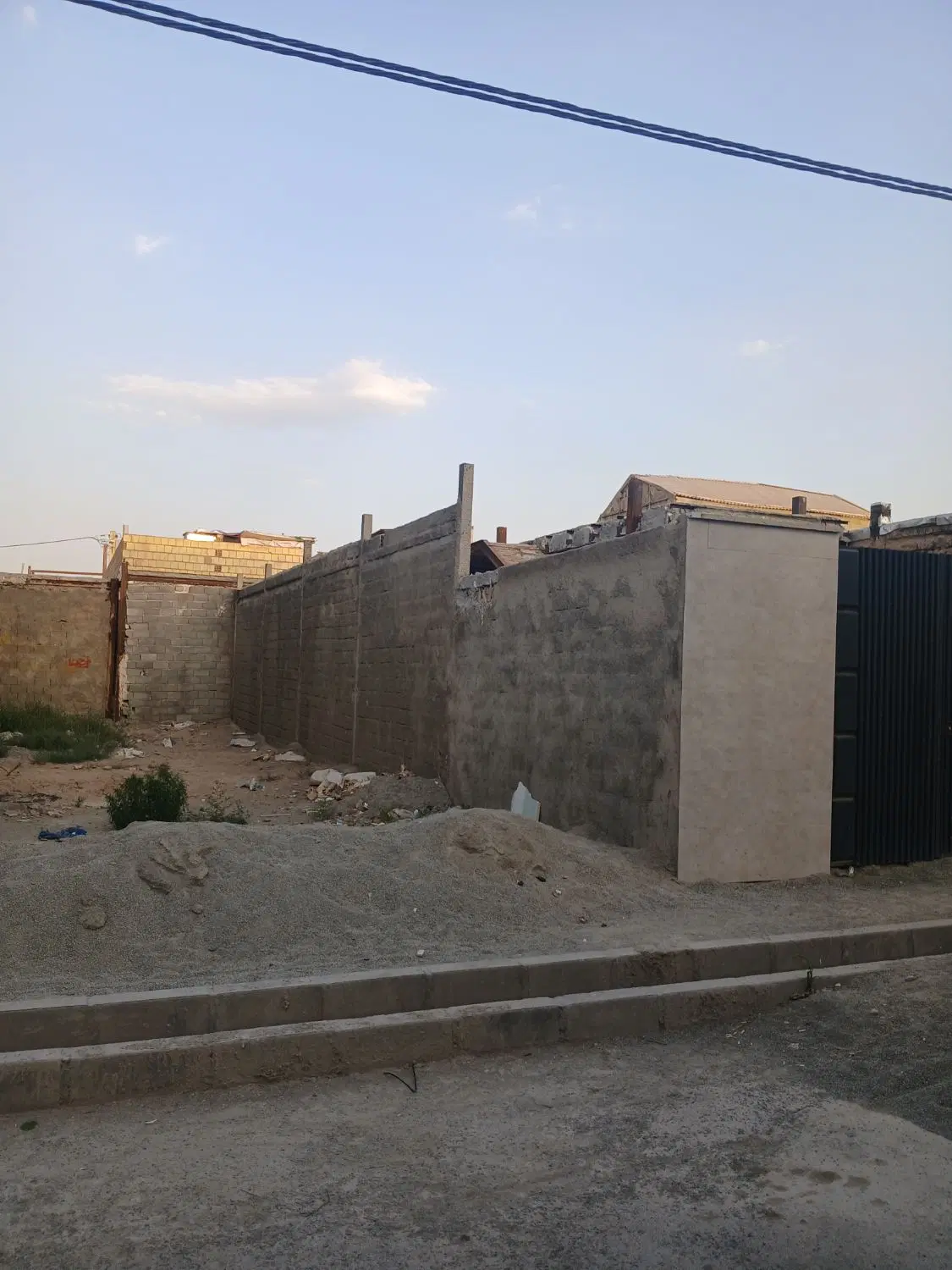 فروش‌زمین چسب ساخت