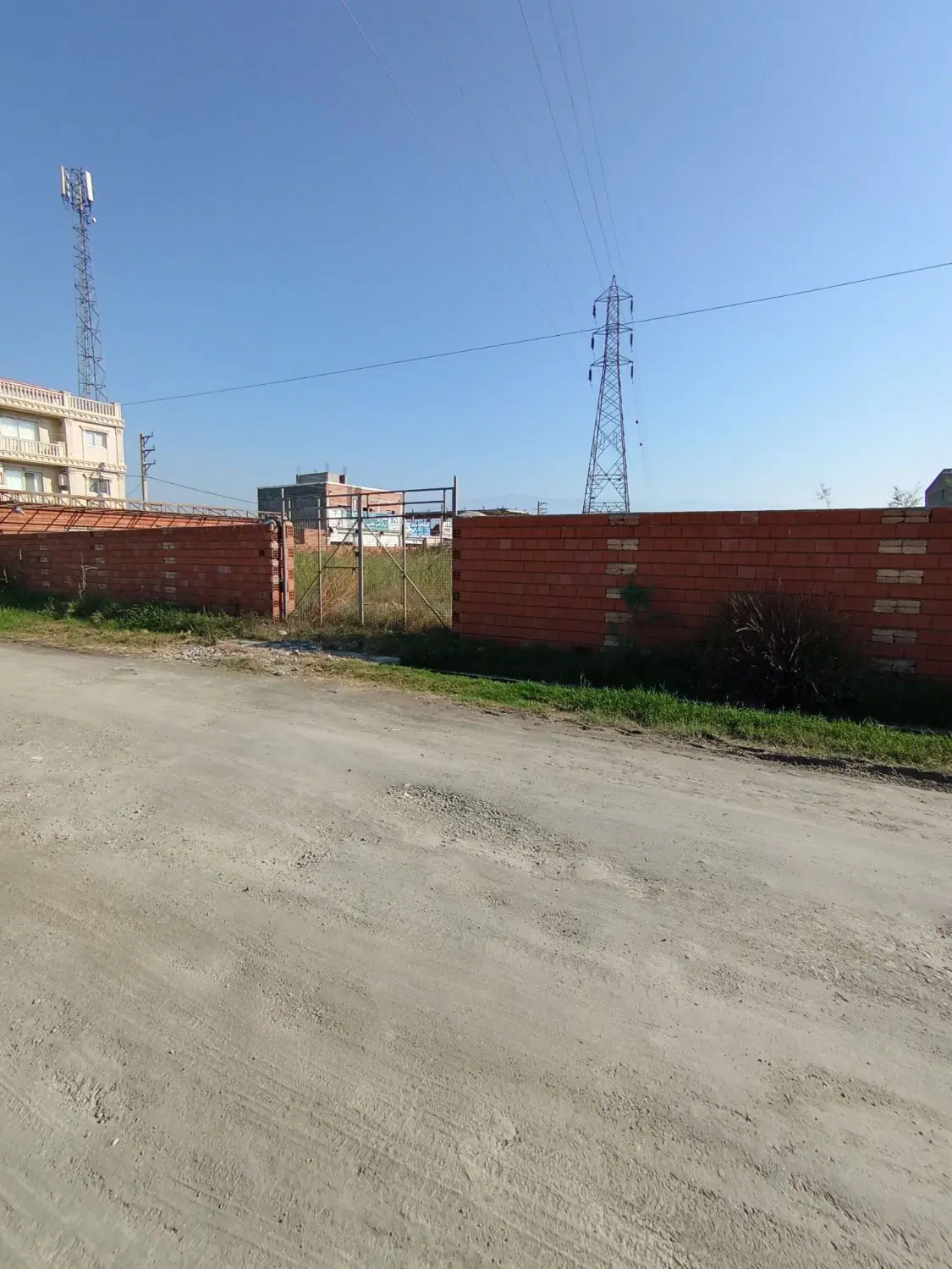 زمین فروشی بهشت ۱۶ (نبش کوچه)
