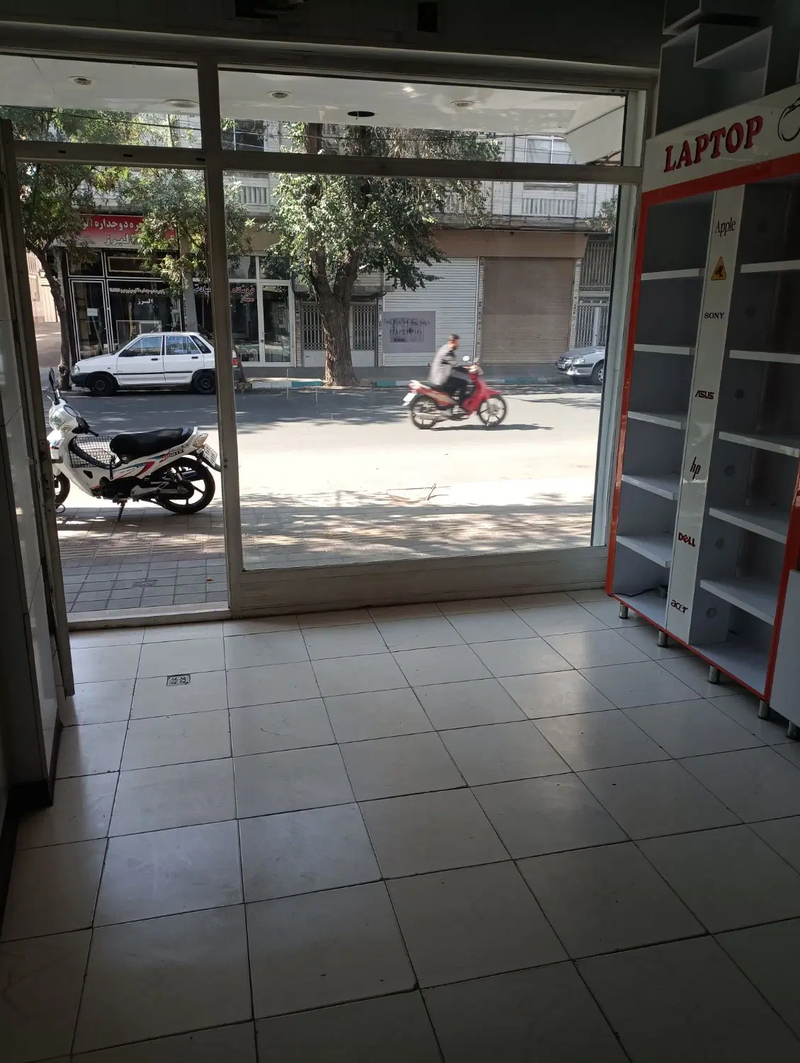 اجاره مغازه در خیابان شهدا نرسیده به دروازه ارک