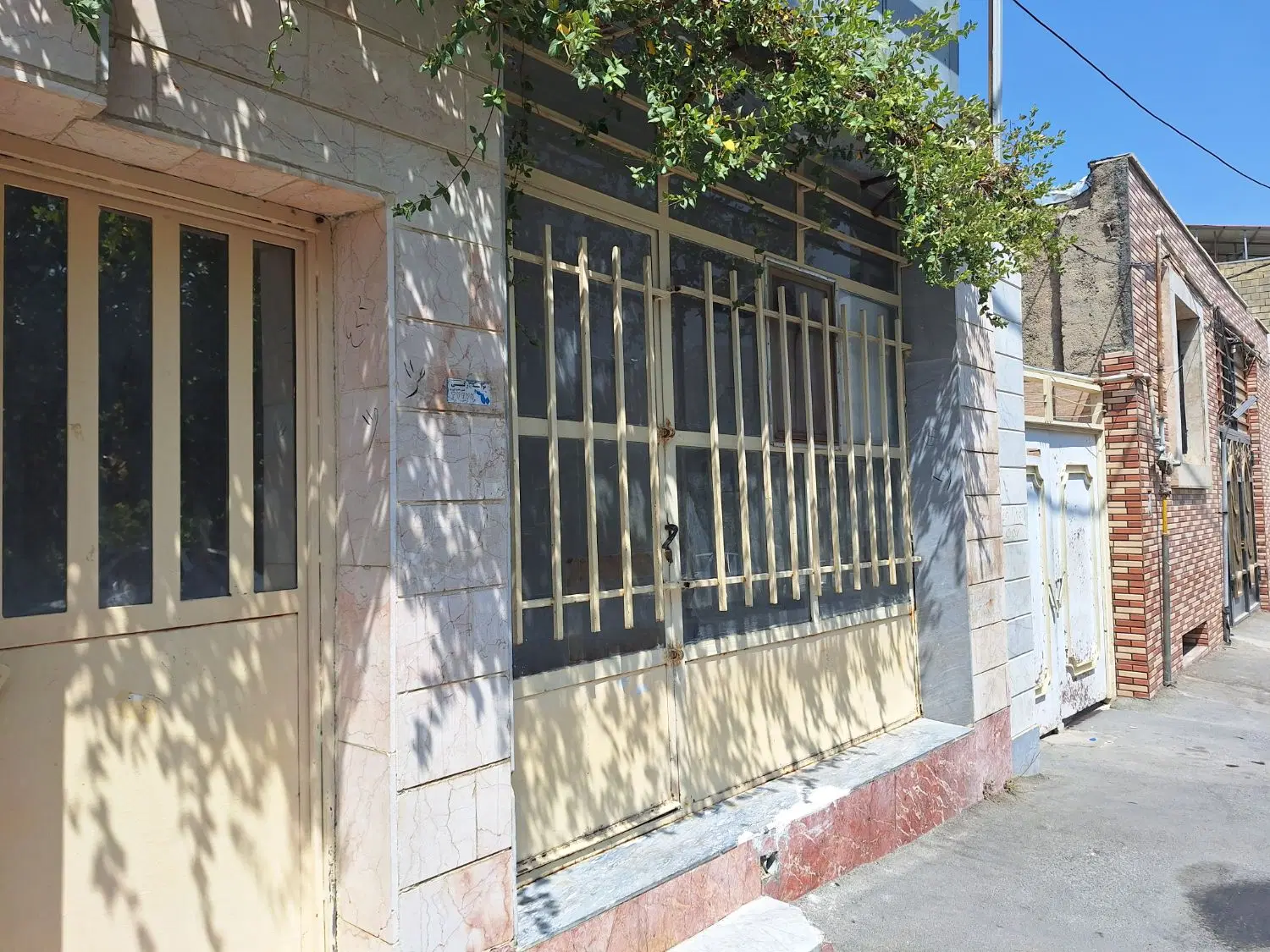 انباری یامغازه