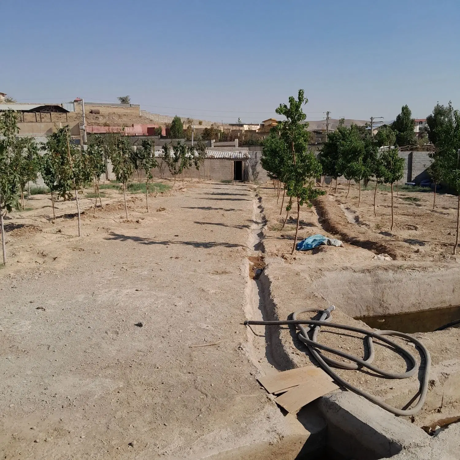 یک قطعه زمین ۶۰۰ متری