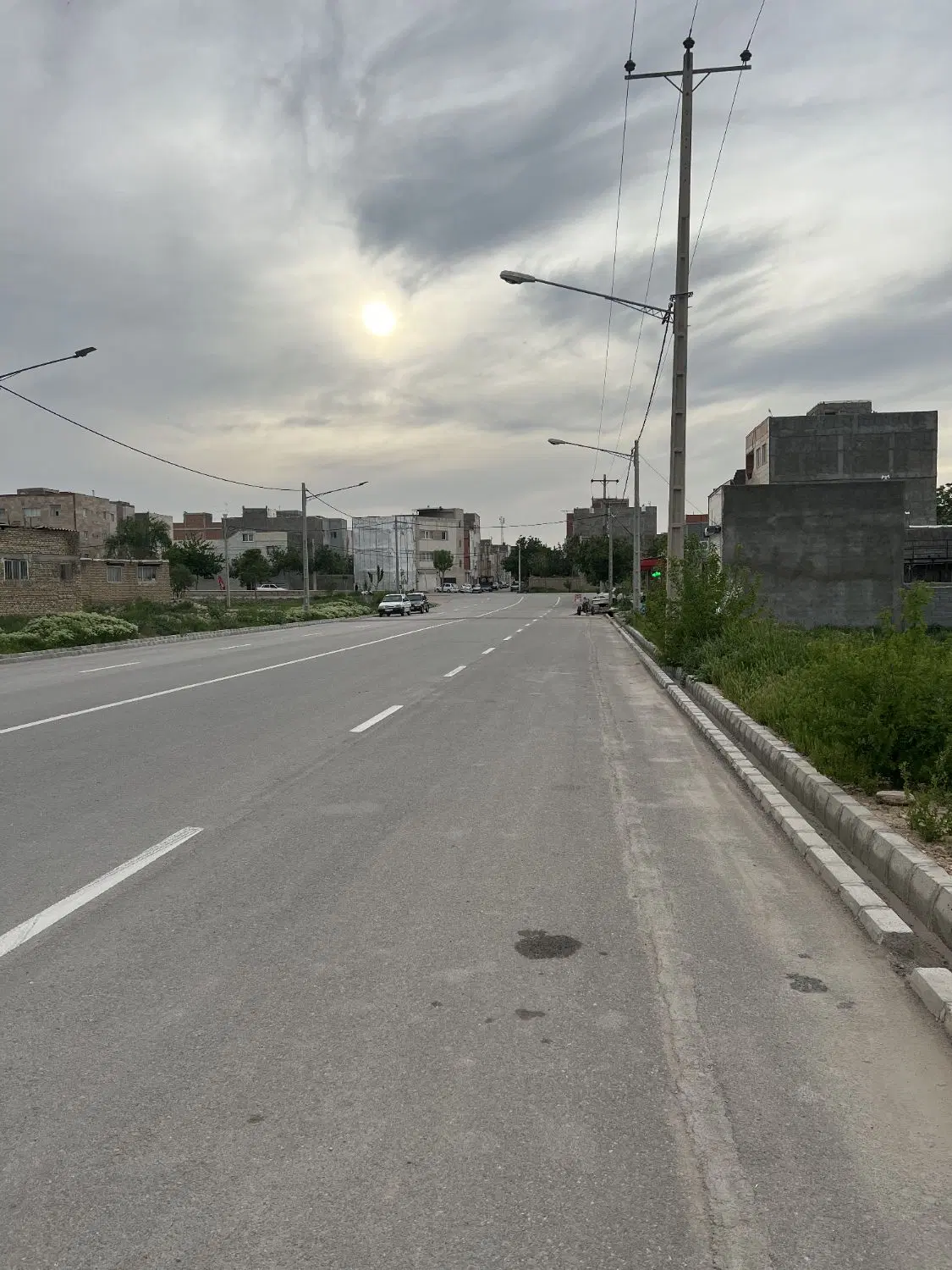 زمین تجاری مسکونی حاشیه ۲۴ متری