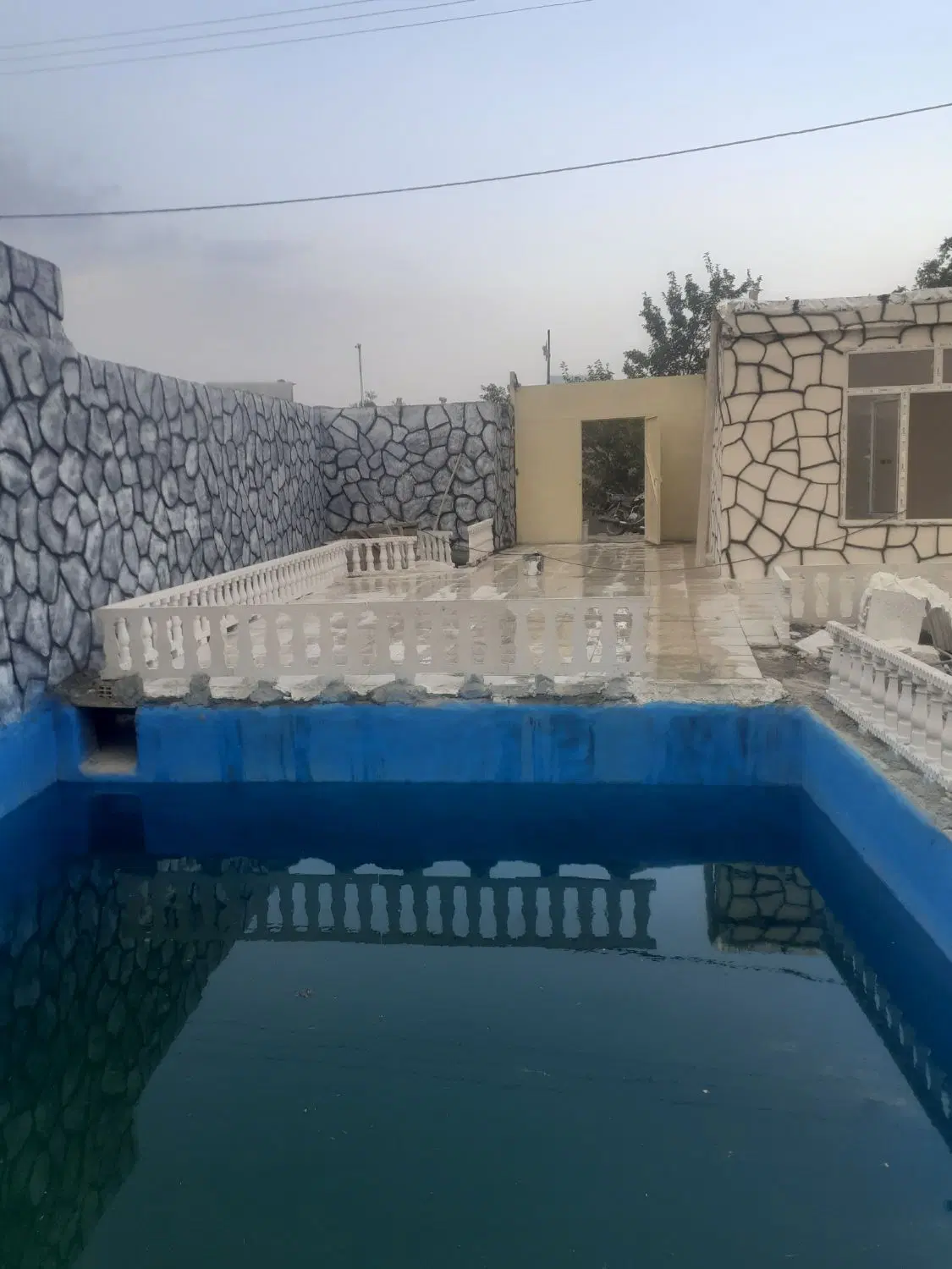 باغ لب آسفالت