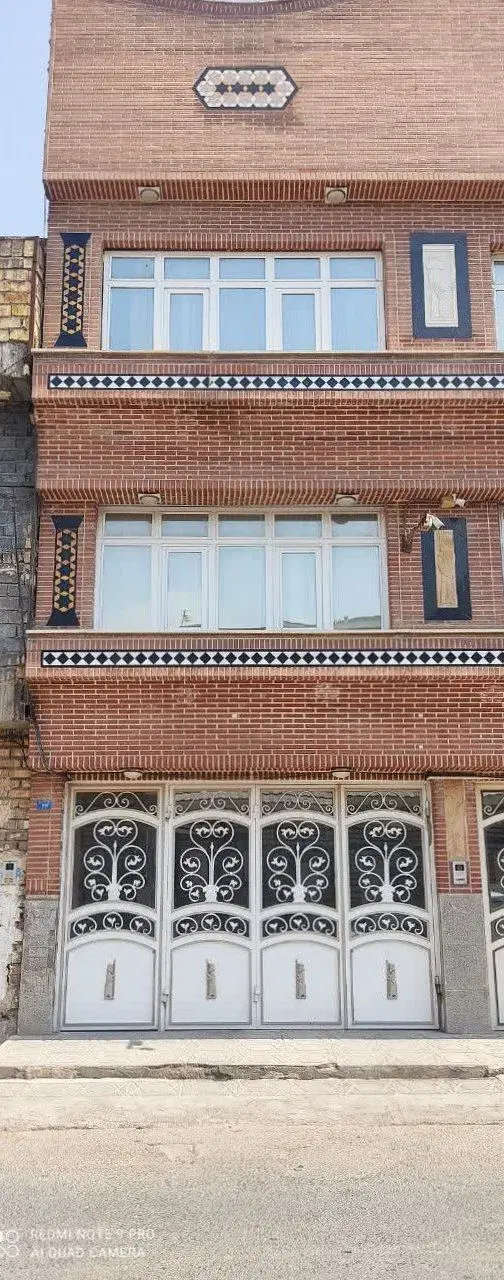 خانه دو طبقه نیم