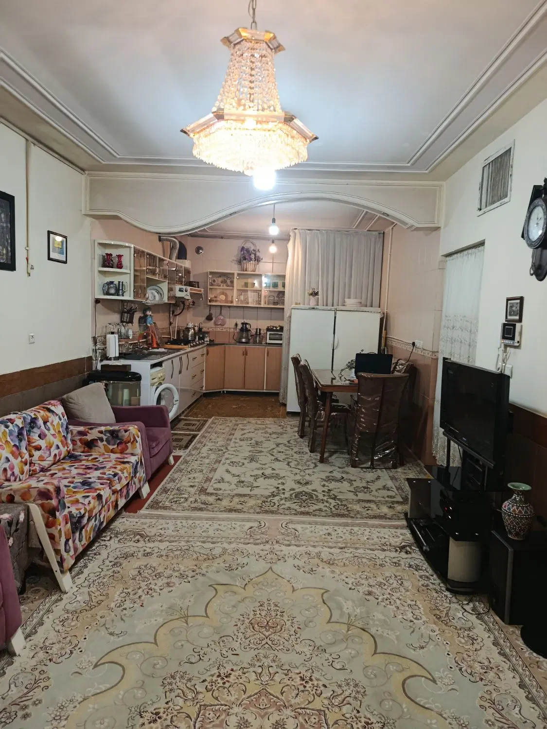 یک واحد ساختمان دو طبقه