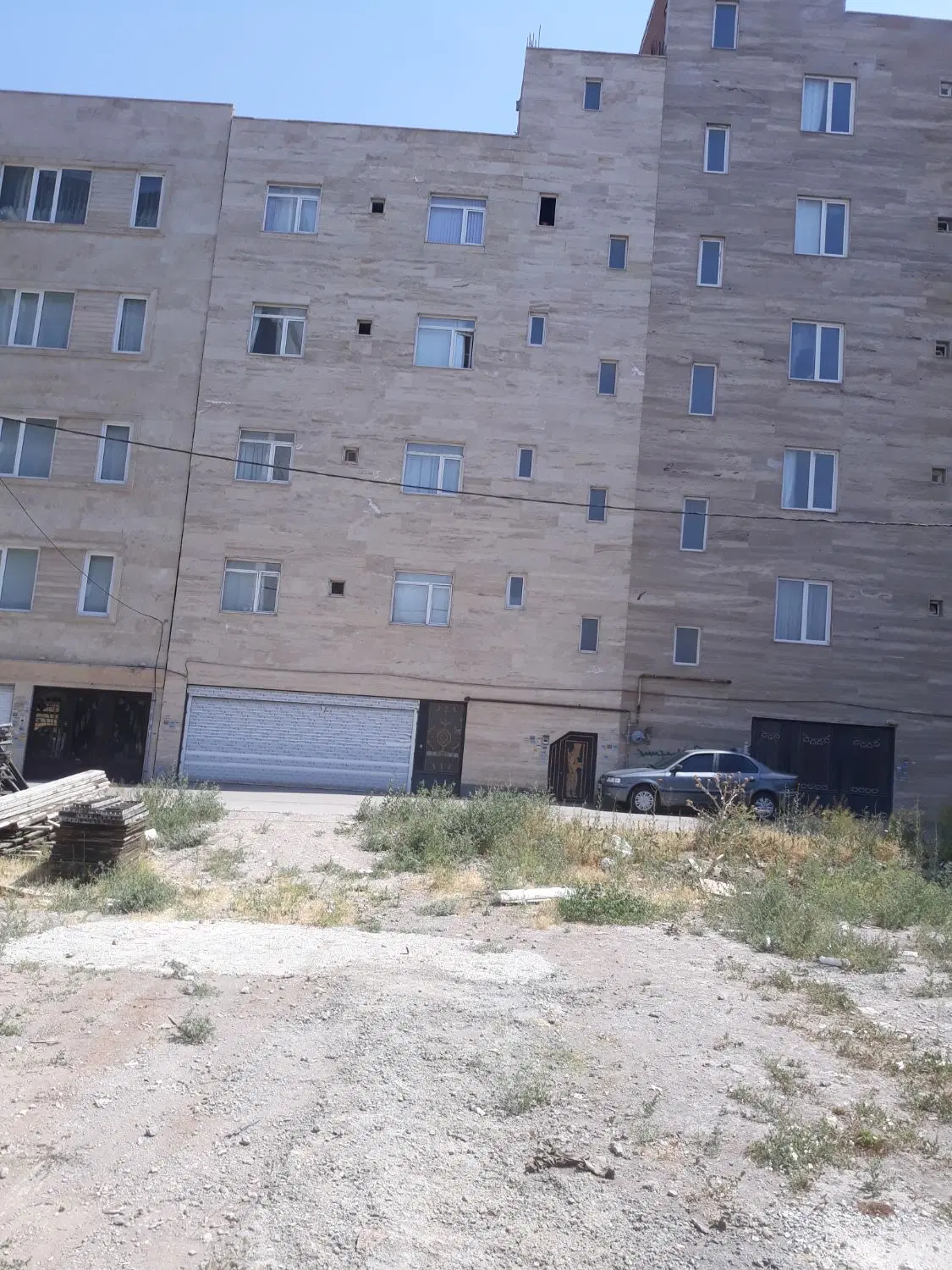 فروش خانه ویلای ۲۰۰ متر نبش کوچه مالک اشتر ۲۴