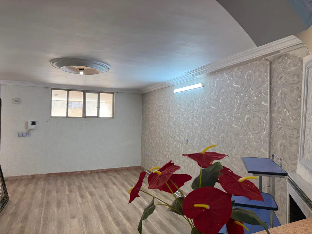 آپارتمان همکف چهارراه مخابرات