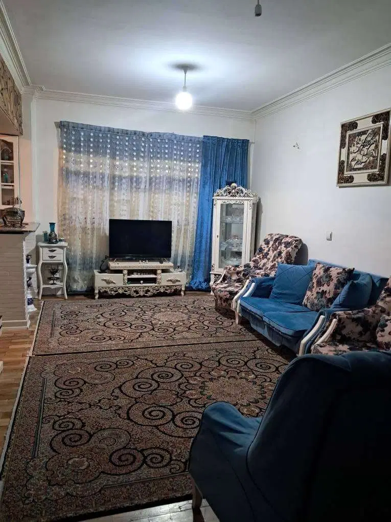 واحد ۷۶ متری  واقع در شهید مدنی جنوبی