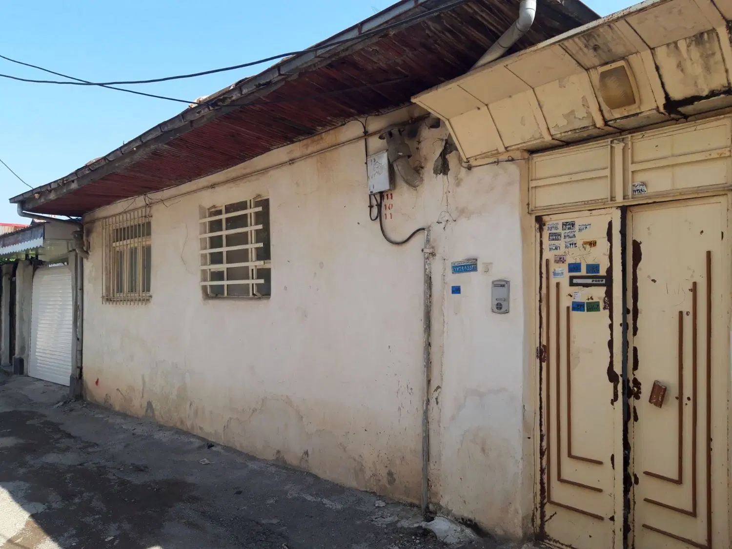 یک باب منزل مسکونی ویلایی