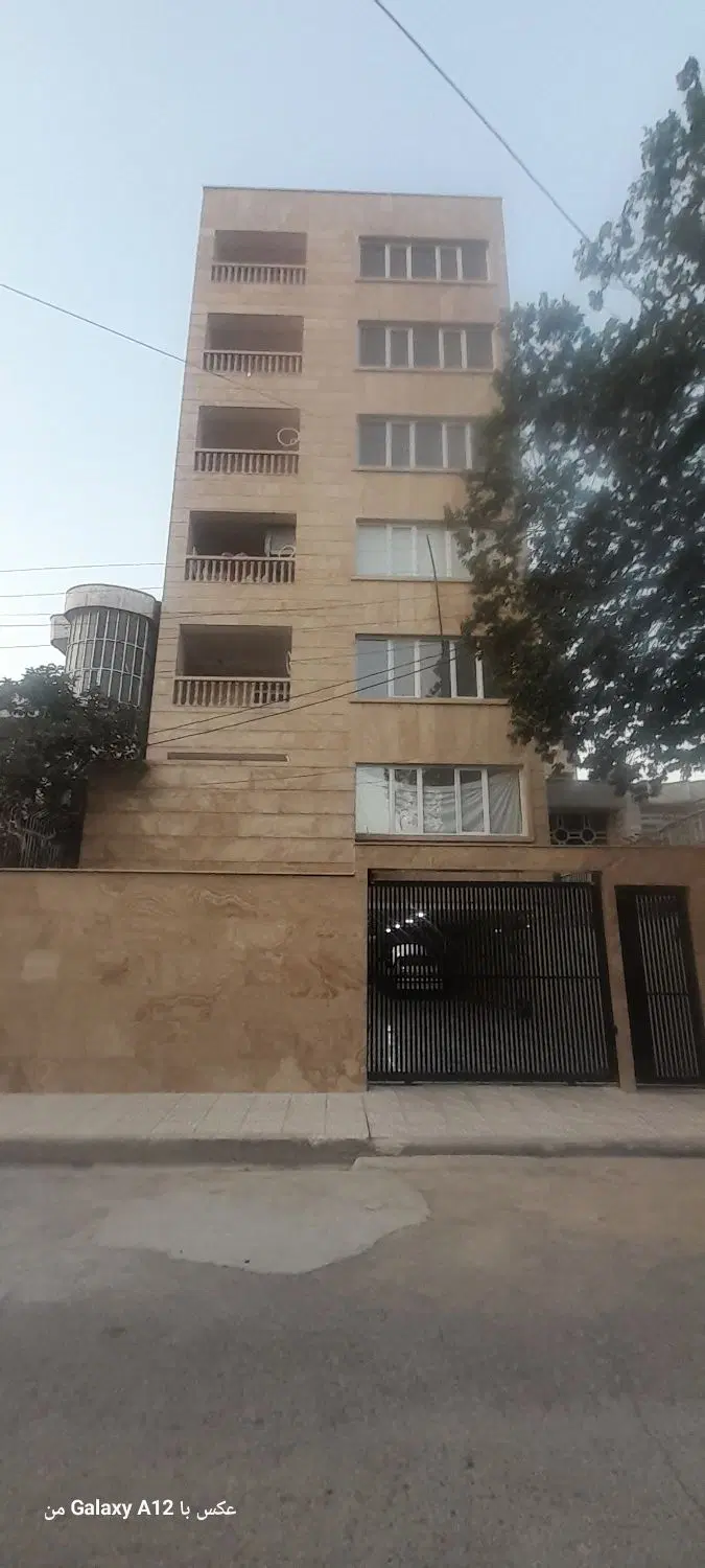 کارمندان ایستگاه ۸