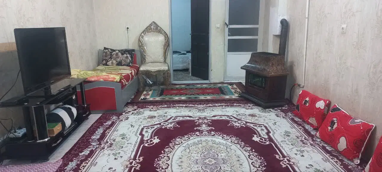 آپارتمان طبقه همکف تمیز مرتب ۱ خواب سرویسا کامل