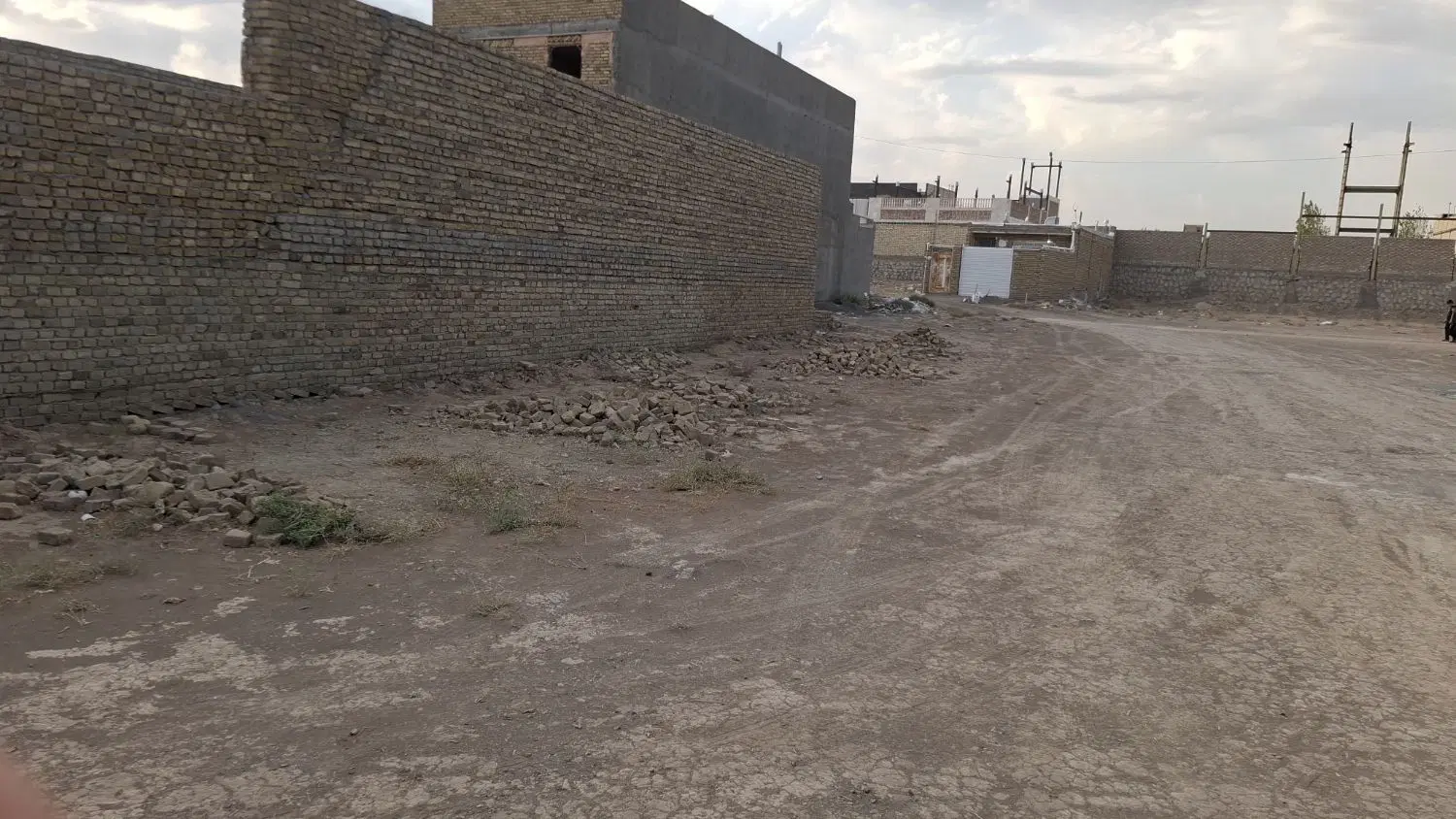 زمین فروشی
