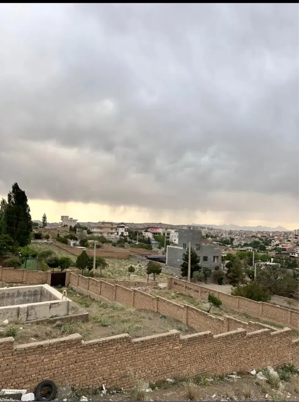 زمین داخل بافت مسکونی