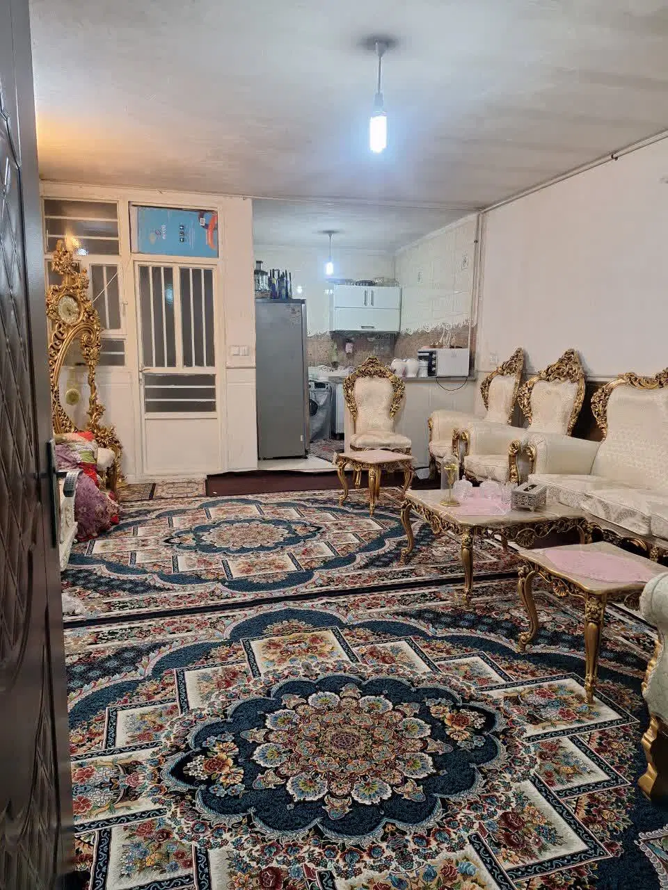اجاره خانه دربست 80 متری یک اتاق داره پارکینگ داره