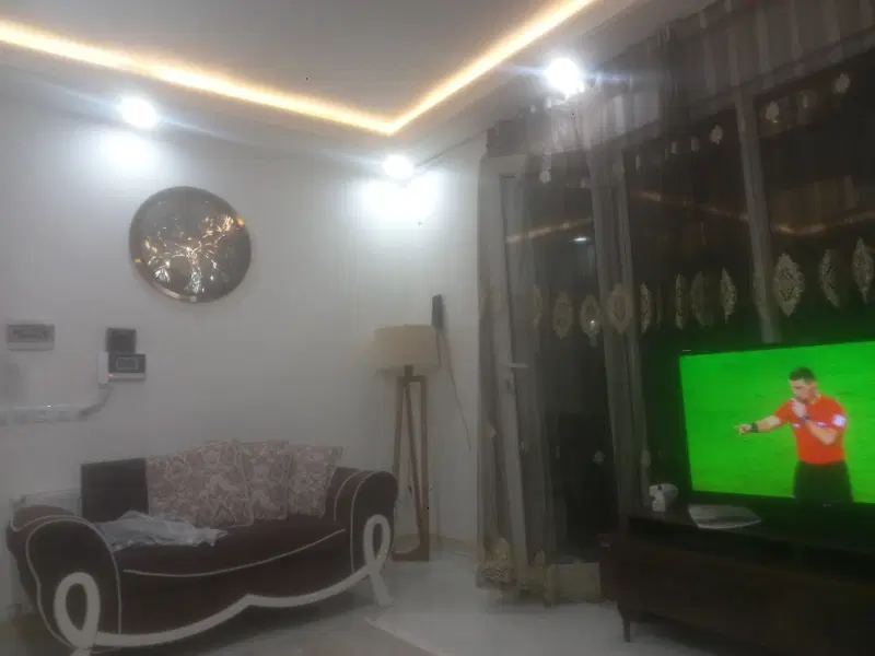 همخونه . همخانه
