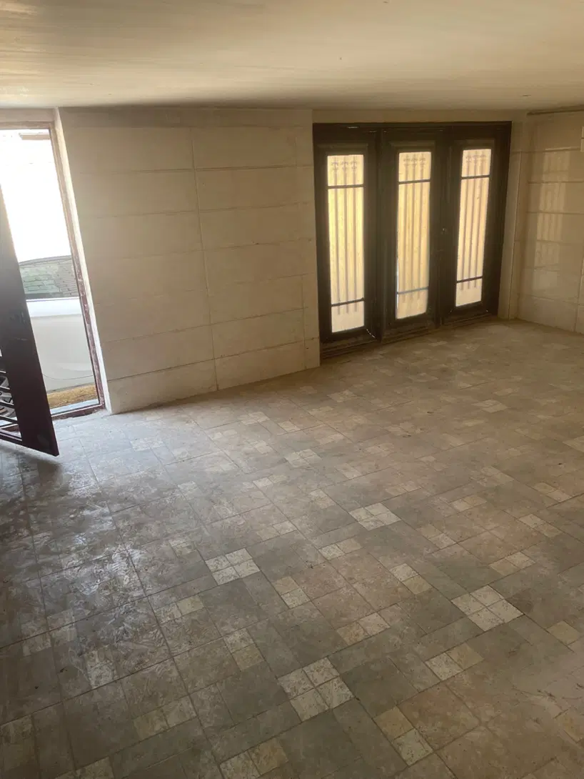 دوطبقه مسکونی خیابان کارگر