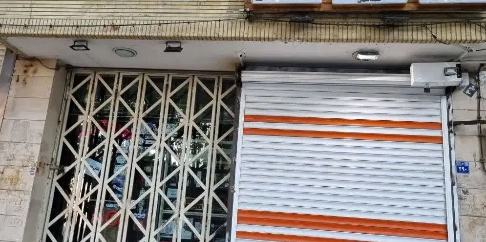 مغازه تجاری و آپارتمان مسکونی