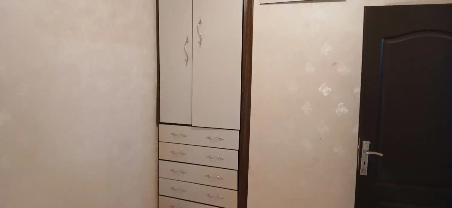 یک‌خواب طبقه اول ساختمان ارام و همسایگان خوب