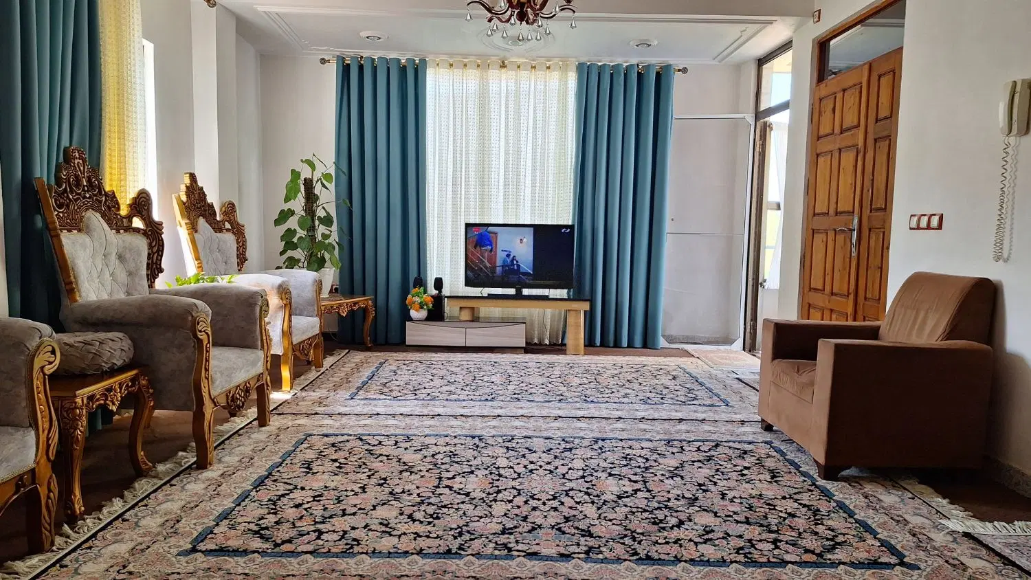 فروش آپارتمان راه جدا و حیاط دار