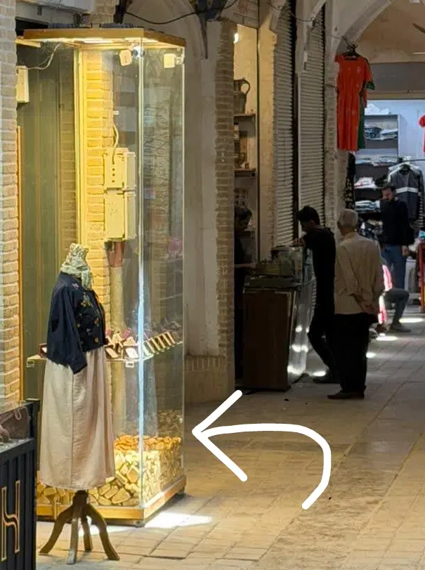 سرقفلی یک مغازه در بازار بزازها