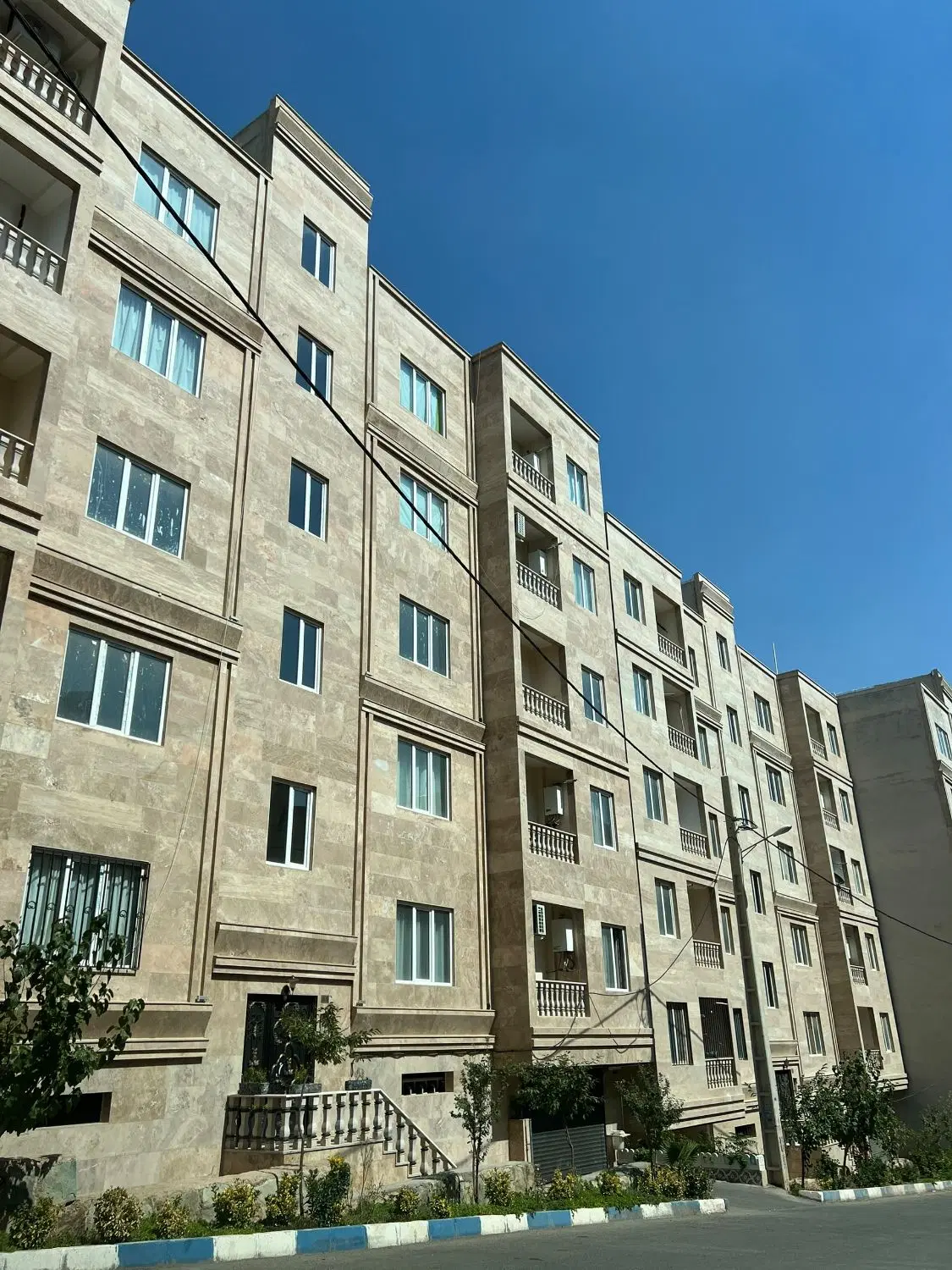 ۱۰۰ متر_ طبقه ۴_ نما سنگ