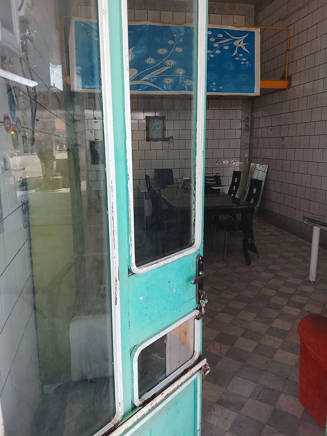 مغازه ۳۰متری سر جاده  جنب رستوران با پا خوری عالی