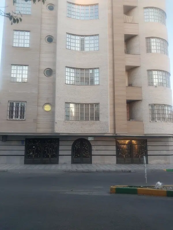 ۹۰متر _ اوایل مجیدیه_  طبقه سوم