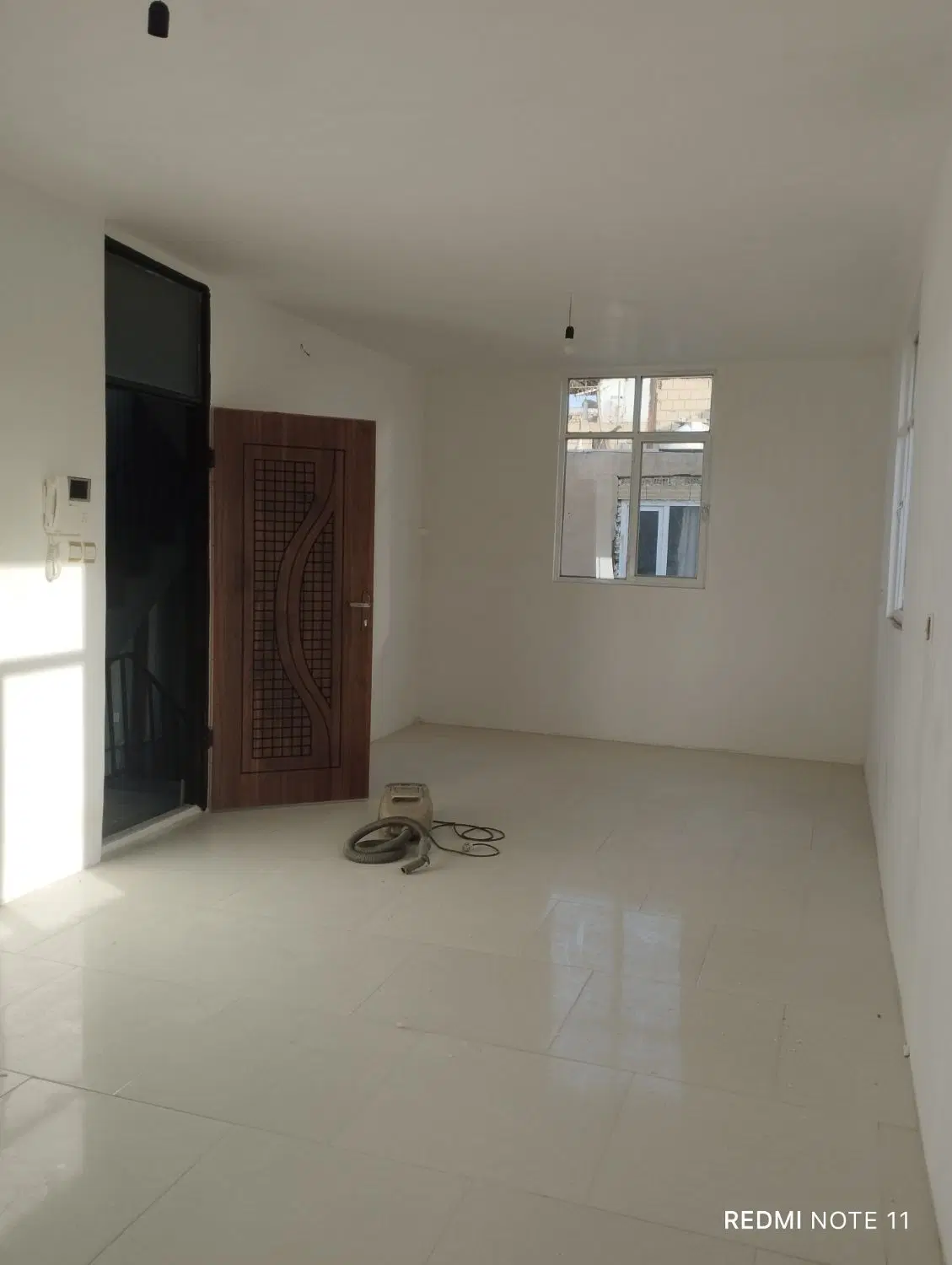 منزل مسکونی سه طبقه با مغازه دونبش