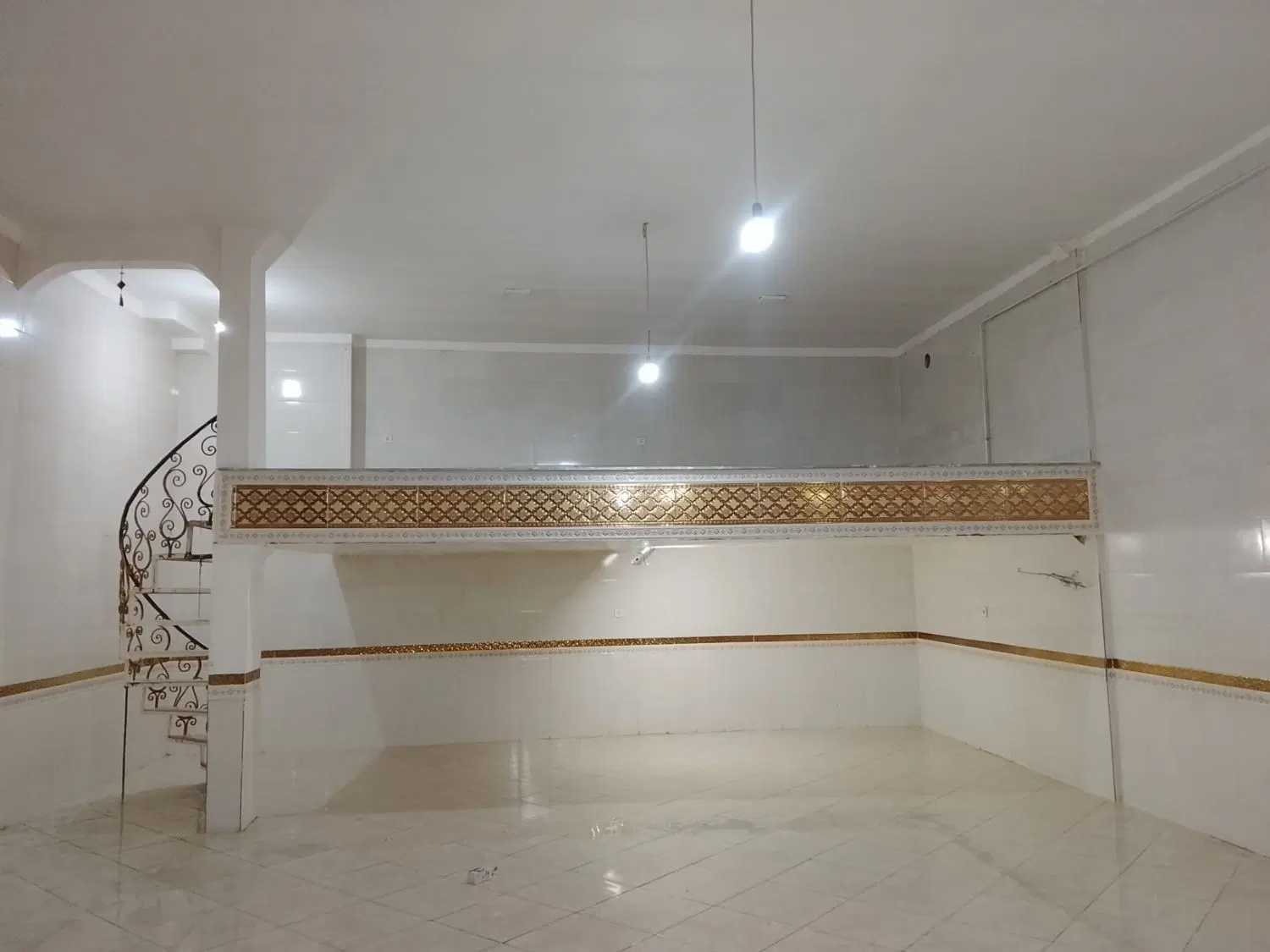 مغازه 140متری در سردرود خ بهارستان
